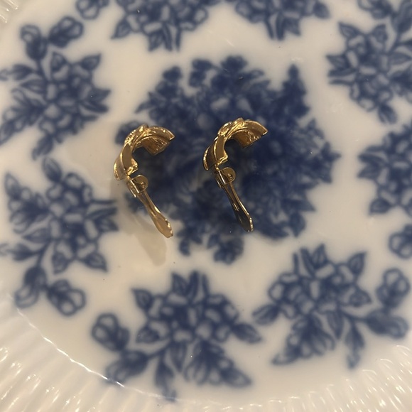 Christian Dior Vintage Clip On Belt Buckle Earrings One-Of-A-Kind - Picture 3 of 4